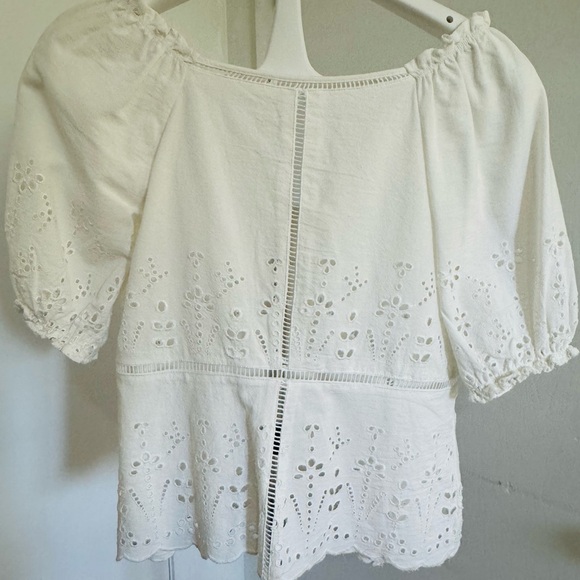 Perforated white blouse Size Small - Picture 4 of 5